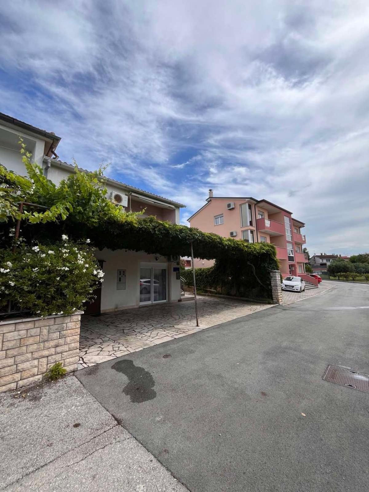 Apartments Erika Pula Exterior photo